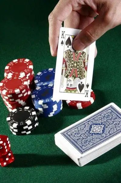 Meja live casino rbtv777 dengan dealer langsung untuk permainan kartu dan roulette